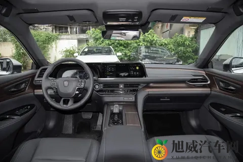 丰田皇冠（进口）选买指南：299万与349万版本怎么选？-1