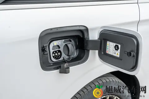 高端MPV怎么选？试驾26款岚图梦想家，空间大动力足-2