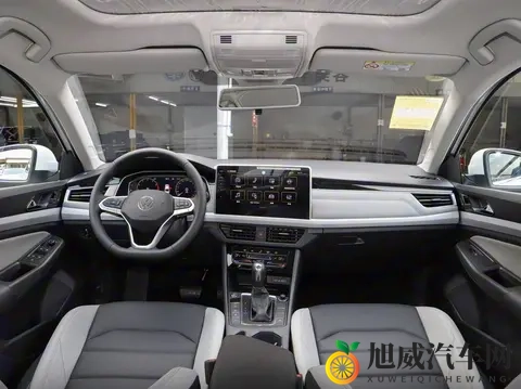 男人用手扒开添女人下部A片：男性手部动作暴露女性私密部位影片-2