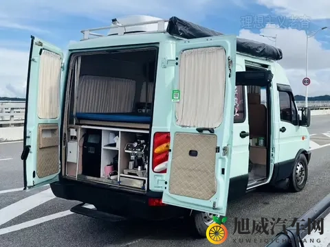边旅行边摆摊，依维柯宝迪改装移动店铺露营车，多用途车正在崛起-2