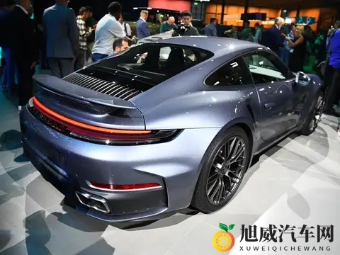 25秒破百！新款保时捷911 Turbo S在2025进博会国内首发-3
