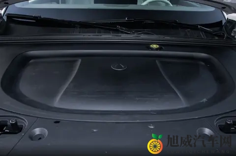 动漫美女被吸乳:汽车品牌新招:动漫美女助力营销,争议与突破并存-2