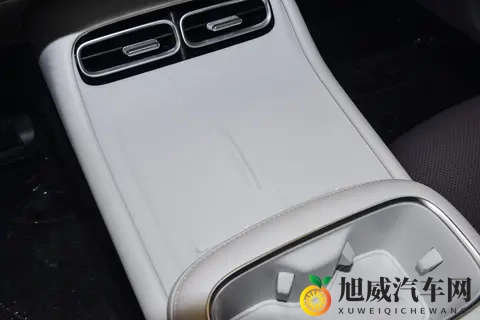 长安启源A06掀桌子了 车长4885mm配双叉臂悬挂 1199万起步即高配?-1