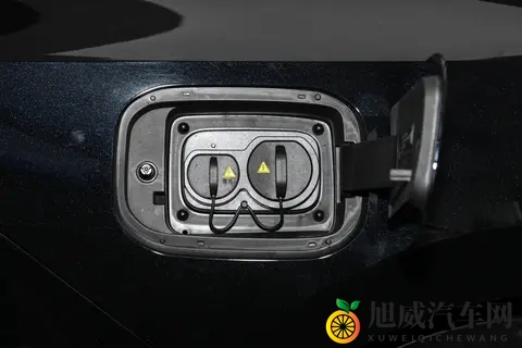 刚毕业预算不多，又追求颜值和实用，可以看看这款-长安启源A06-1