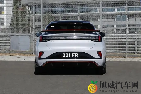 国产性能车硬碰硬,小米SU7 Ultra和极氪001 FR,到底谁更强?-1