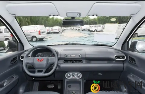 548万起！全新五菱宏光燃油版上市，7座+15L超实用-3