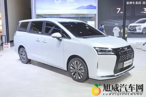 五菱推出一款全新MPV，1068万起，车长超49米，续航超1100km！-2