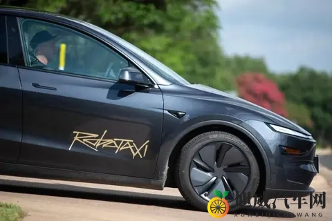 Robotaxi商业化：规模、成本与责任的“三重门”-3