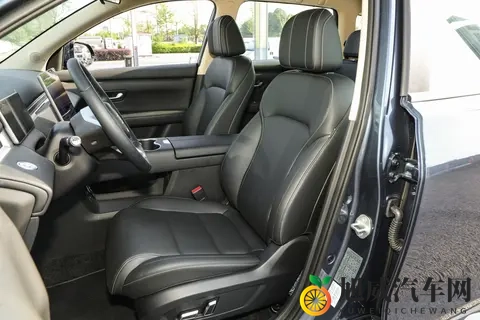 蓝电 E5 PLUS ，12万级插混SUV，带四驱、后排大屏，预售限时优惠2万-3