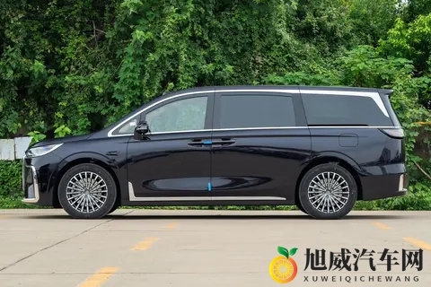 家用MPV的新选择，2026款岚图梦想家升级，配电动侧滑门+航空座椅-1