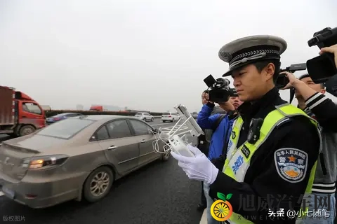 应急车道换胎扣12分？老司机都踩过的坑，说清楚合法操作边界-3