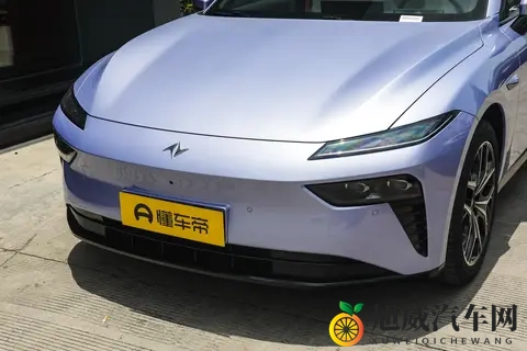 标配激光雷达+骁龙8295芯片，这款轿跑可以看看-3