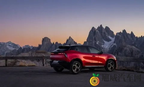 专属套件+多种动力搭配，全新阿尔法·罗密欧Junior特别版亮相-2