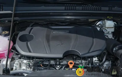 校花自慰：校园女神，深夜独自一人-2