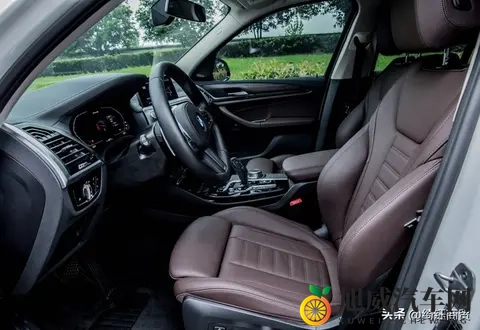 老师用丝袜脚帮我脚交：丝袜汽车风潮：时尚速度新碰撞-1