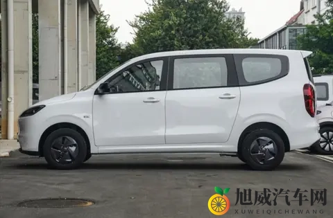 548万起！全新五菱宏光燃油版上市，7座+15L超实用-2