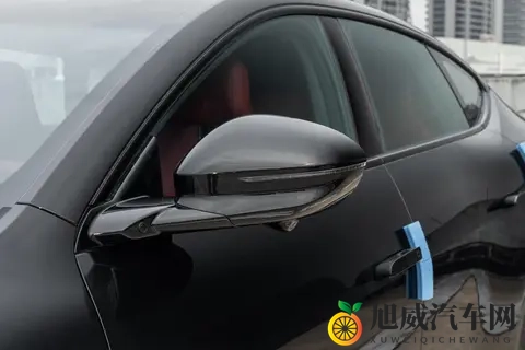 家庭出行的优雅伴侣：阿维塔12的空间与舒适体验-2