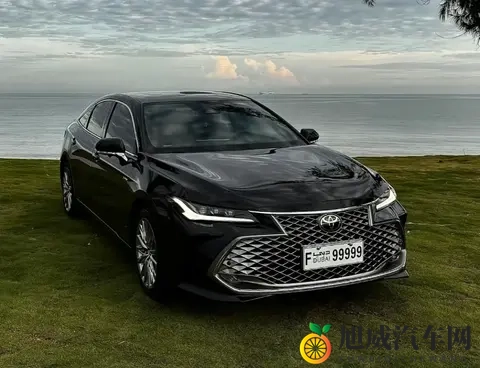 丰田亚洲龙：家用商用都靠谱，省心省油的中型车选择-1