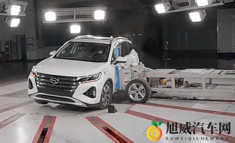 美女裸露全秘 遮挡奶头酒店：汽车文化酒店创新设计，体验升级引关注-1