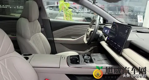 吉利银河星耀8系统变手机 玩家整活停不下来 穷鬼也能开豪车?-3