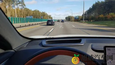 外媒试驾深蓝S05：为何这款中国电动车在白俄罗斯被疯抢？-1