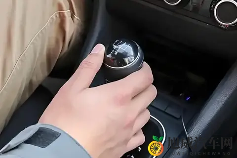 手动挡车主自述:卖掉手动挡换成自动挡后,才明白的3个道理!-1