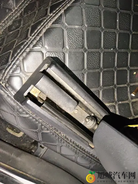 黄色程序：涉嫌低俗内容的软件-2