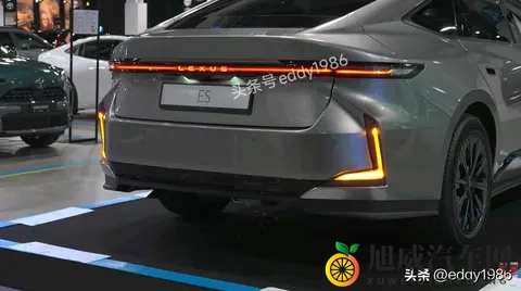 全新雷克萨斯ES实车外观与内饰终于曝光,惊喜与惊吓并存!-2