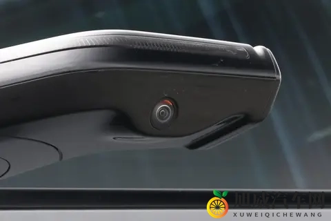 2599万起，全系四驱+空气悬架，这款豪华轿车值得一看！-2