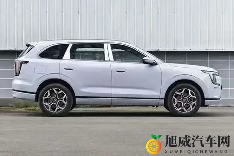 带全家自驾，我选捷途山海L7PLUS!这车里有“第二套沙发”-1