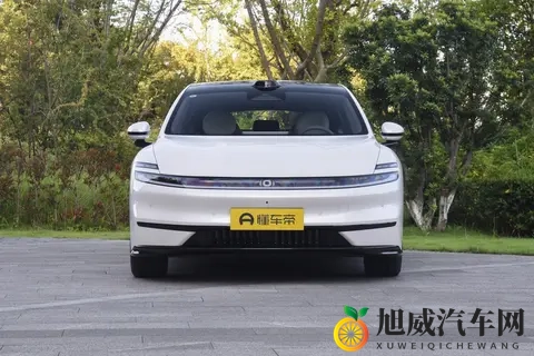 换车别着急！中大型轿车卷王来了，空间配置都拉满-1