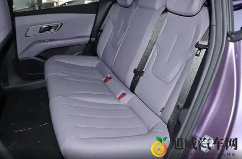 纯电家轿新选择!深蓝L06续航670km,配置越级,预售1399万起-1