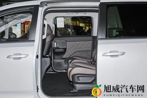 738万起带三动力+电滑门？试完星光730，才懂家用MPV该有的样子-1