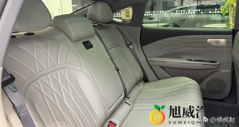 吉利银河星耀8系统变手机 玩家整活停不下来 穷鬼也能开豪车?-1