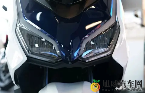 直降8K！本田佛沙350反向升级，雅马哈XMAX的中排踏板地位稳吗？-1