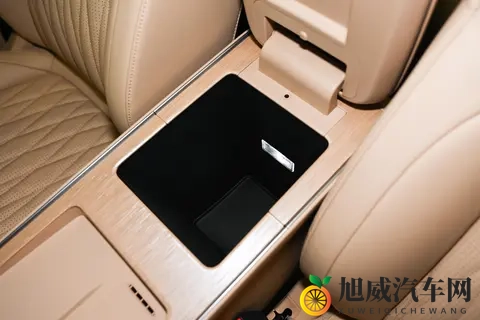 飞鱼底盘20+猎鹰辅助驾驶，操控扎实，这款增程中大型SUV家用香-1