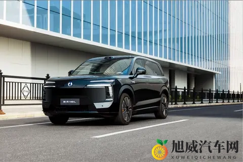 TA来了，无需动手，脚踩AR图标开后备箱，腾势N8L让优雅成为习惯-3