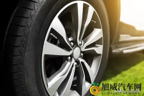 轮胎压着25，我却在高速上冒冷汗！老司机：这3个误区很危险！-3