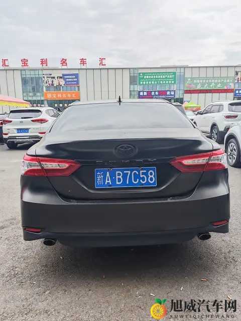 羽毛划脚要尿了：急中生智，羽毛划动脚尖，即将失禁，形势危急-3