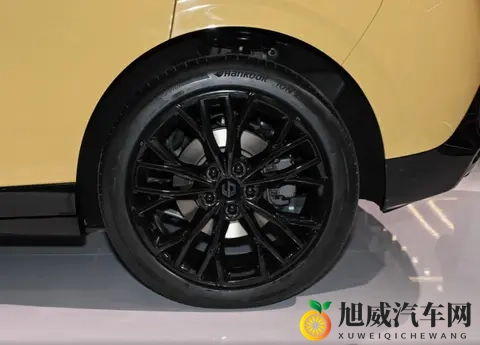 续航605公里!零跑Lafa5五款配置对比,差价8000元,推荐买Pro版-3