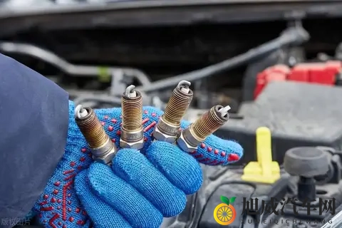 火花塞多久换一次比较好？记住这个更换标准，就不怕被4S店坑了！-1