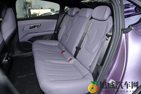 开过深蓝L06之后，我劝你别光看配置表，很多地方都挺香-1