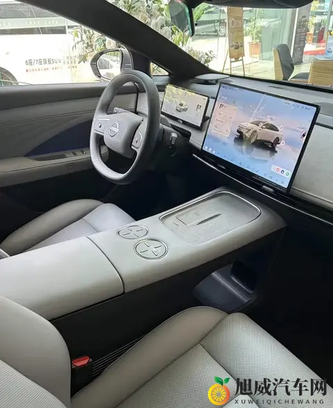 高颜值日系车，天演架构打造，搭载15L插混系统，纯电续航150km-2