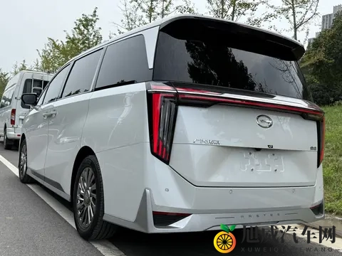 20万拿下国产旗舰MPV,17万公里准新传祺M8!-3