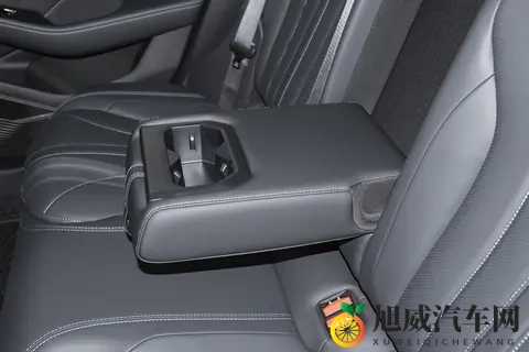 2026款吉利星瑞东方曜评测：空间大、动力足，家用轿车的好选择-3