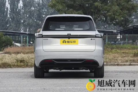 家庭六座SUV，深蓝S09适合带全家出行，实用又舒服-3