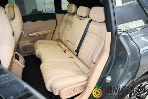 开2025款星纪元ET纯电Ultra四驱，女司机也可以在都市里“撒欢”-1