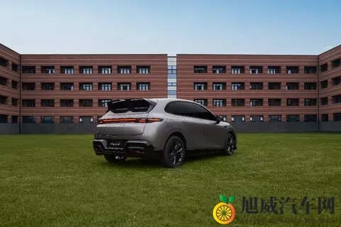 预售10万出头!零跑Lafa5真的值吗?凭什么别人比它便宜那么多?-3