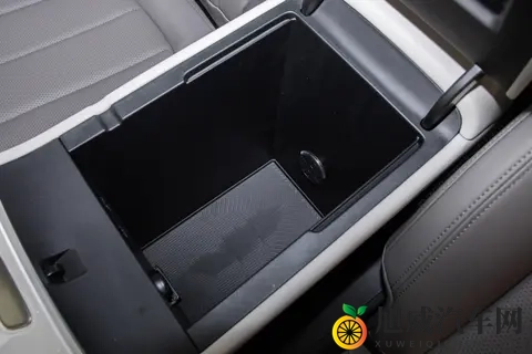 15万级磁流变悬架轿车，标配激光雷达，深蓝L06凭啥这么香？-3