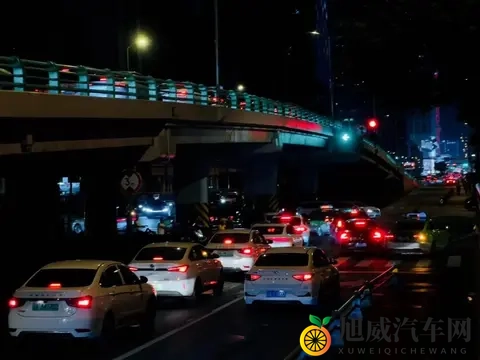 美女裸体软件：智能驾驶软件：安全新篇章，未来已来-3